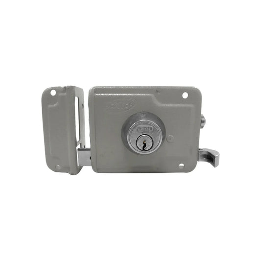 Chapa para entrada.,Caja de acero una sola pieza embutida.,Seguro que mantiene picaporte adentro o afuera.,Cerradura con 3 llaves. estándar y 3 bulones hexagonales.,Pestillo automático retráctil desde el exterior con llave e interior con manija.