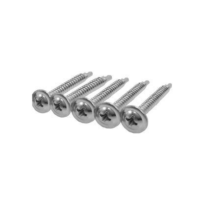Tornillos autoperforantes Phillips punta broca, metálicos plateados, para fijación en metal.