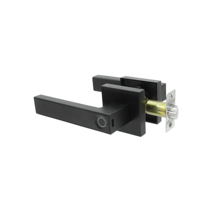 Acabado color negro., Apertura por medio de App, Reconocimiento de huella., Apertura con llave., Mecanismo tubular., Backset ajustable de 60 mm(2 3/8”) o 70 mm (2 3/4")., Para puertas con espesor de 30 a 50 mm (1 3/16” a 2”)., Sirve para puertas izquierdas o derechas., Se puede usar en instalaciones nuevas o usadas., Requiere de 4 baterías AAA (no incluidas).