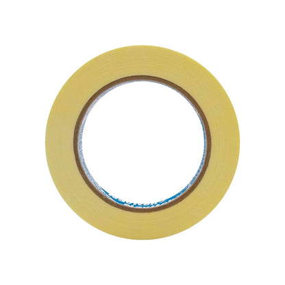 Rollo de masking tape adhesivo beige claro para proyectos de pintura y ferretería.