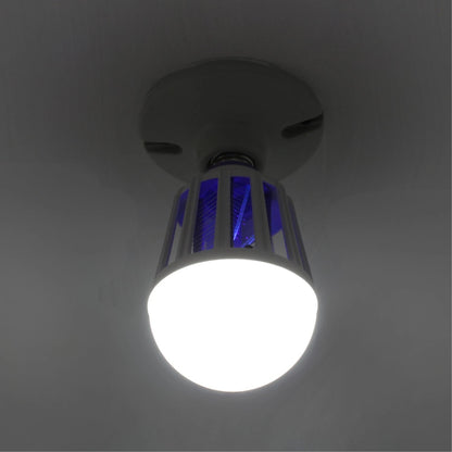 Foco LED blanco mata insectos con luz azul ultravioleta, instalado en techo, elimina mosquitos y moscas.