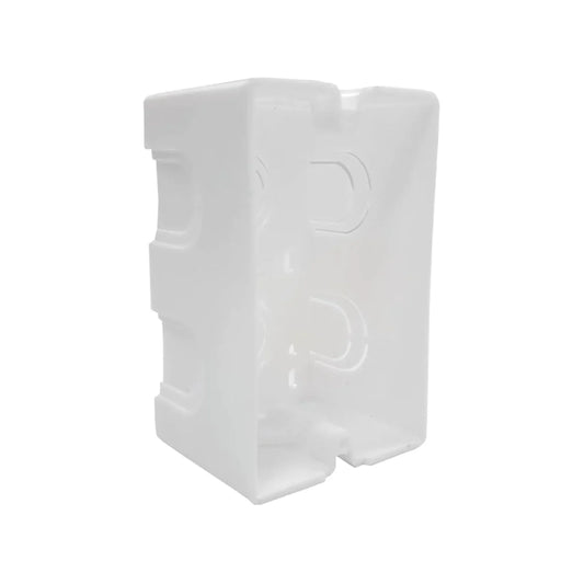 Fabricada en polipropileno.,Entrada de 1/2" (12.7 mm) y 3/4" (19 mm).,Anticorrosiva, ideal para lugares con alta humedad.,Caja blanca 2"x4" (51x102 mm) empotrable de plástico.