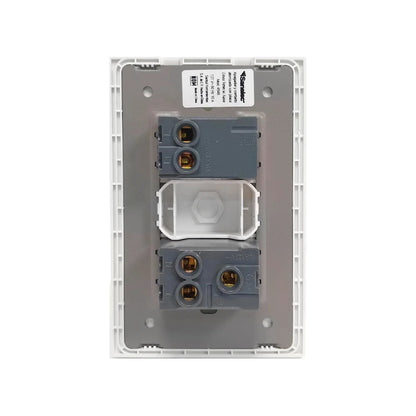 Placa eléctrica Sanelec blanca, vista posterior con 1 apagador 10A y 1 contacto 15A para 127V, conexiones de cableado.