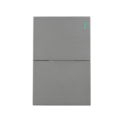 Interruptor doble gris metálico acabado cepillado con luz piloto LED verde para instalaciones eléctricas modernas.